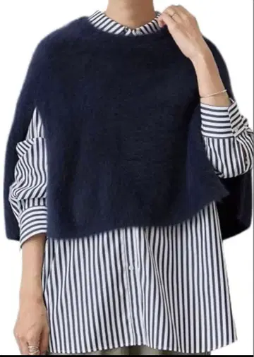 BEARDSLEY 퍼 니트 판초 네이비