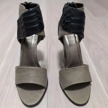 스터닝 루어 샌들