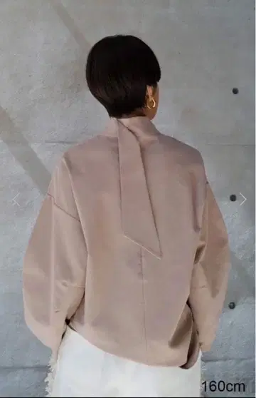 MACHATT 백 타입 풀오버 (베이지)