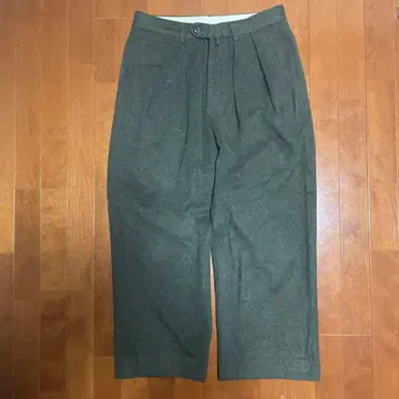 NEAT 울 와이드 2턱 슬랙스 그린 올리브