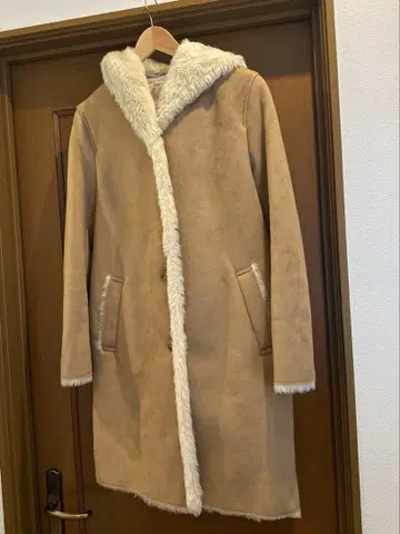 UNIQLO 후드 부착 무스탕 코트 M 사이즈