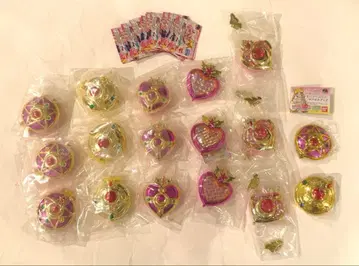 [ 미개봉 새상품 ] 세일러문 가챠 변신 컴팩트 거울 컴프 세트