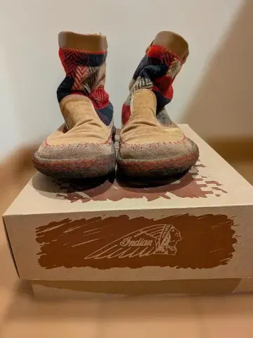 Indian 모카신 베이지 체크 무늬