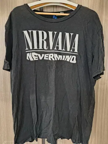 H&M NIRVANA NEVERMIND 티셔츠 L 사이즈