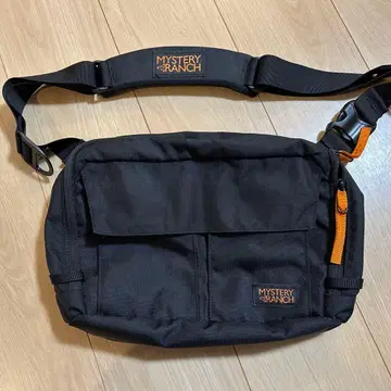 MYSTERY RANCH'DISTRICT 8