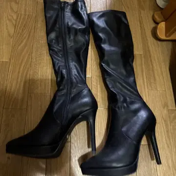 R&E 블랙 니하이 부츠 하이힐