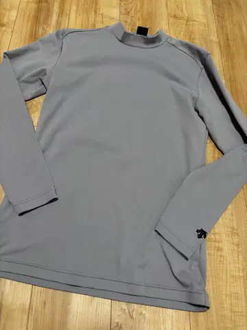 새상품급 데상트 골프 속기모 하이넥 셔츠