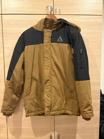 브라운/블랙 후드 부착 다운 자켓