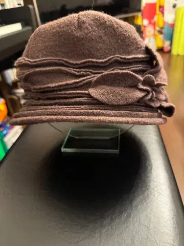 브라운 플라워 장식 베레모 이탈리아제