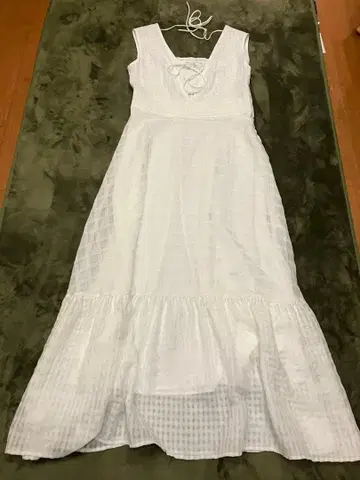 새상품급 FURFUR 화이트 체크 무늬 원피스 슬리브리스