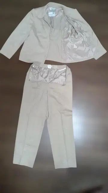 베이지 팬츠 셋업