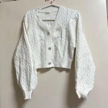 evelyn 화이트 크롭 가디건 비쥬 숏