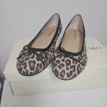 레오파드 무늬 플랫슈즈