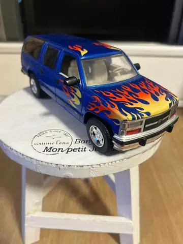 시보레 서버번 미니카 미국 파이어 패턴