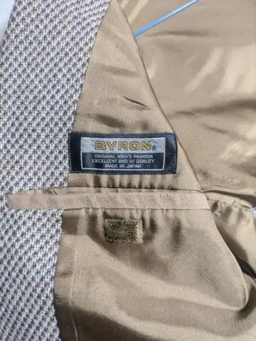 BYRON 테일러드 자켓 체크 무늬