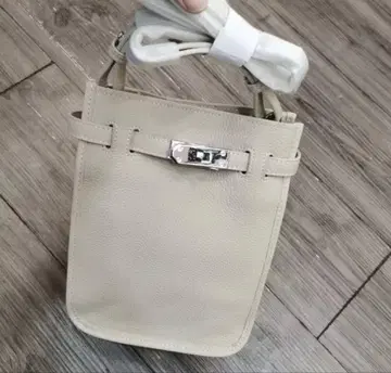 [ 새상품 ] 금장 장식 숄더백