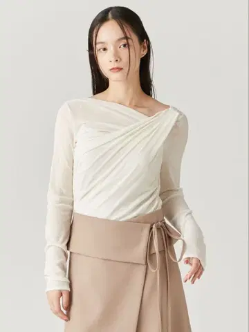 FRAY I.D 아지메 데콜테 플로키 튤 상의