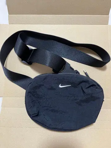 NIKE 아우라 크로스 바디백 블랙