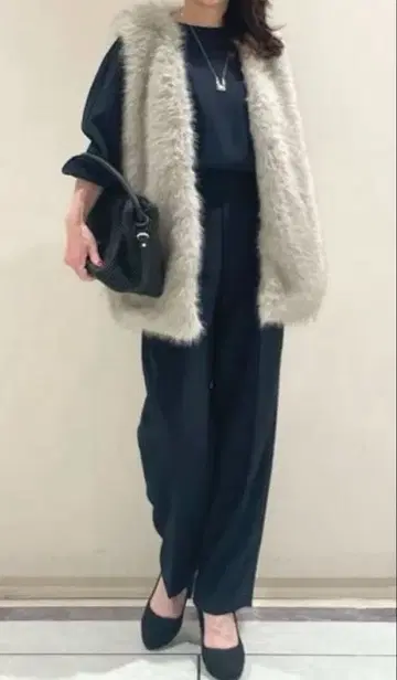 새상품 미사용 쿠 드 샹스 인조 모피 베스트