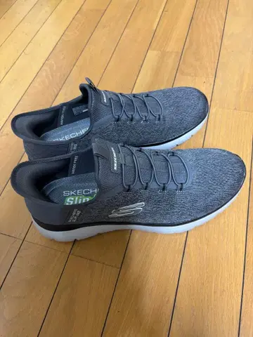 SKECHERS 그레이 스니커즈