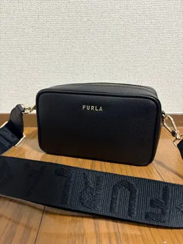 FURLA 블랙 가죽 숄더백