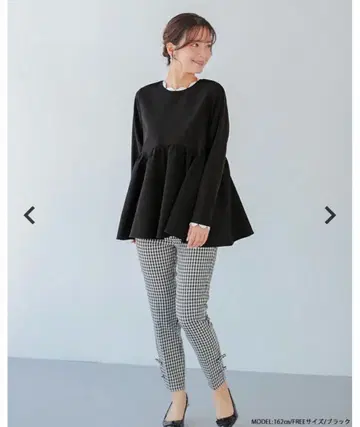 Fitmore 스캘럽 넥 페플럼 상의 블랙