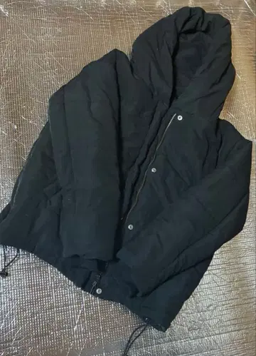 KBF 블랙 다운 자켓 후드 부착