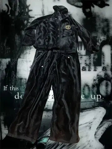 블랙 벨벳 저리 메두사 자수 상하의 세트