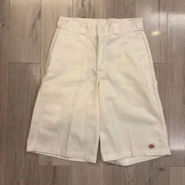 Dickies 화이트 숏팬츠