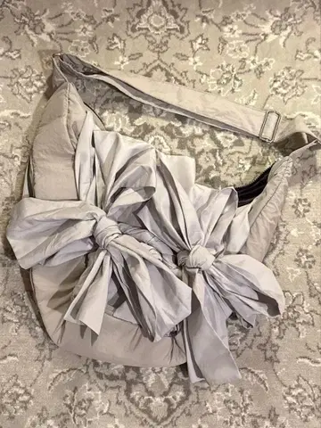 IUGA MAKARAS 리본 숄더백 그레이