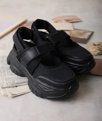 블랙 스포츠 샌들 통굽