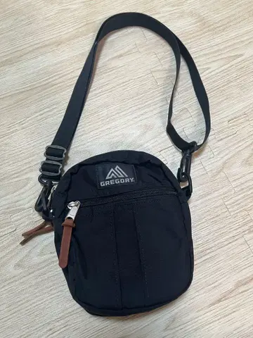 그레고리 퀵 포켓 M 숄더백 블랙