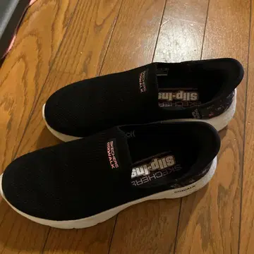 스케쳐스 슬립인즈 GO WALK 꽃무늬 블랙 스니커즈