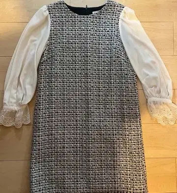 트위드 스타일 무릎 기장 원피스