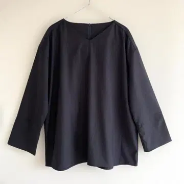 미라 오웬 네이비 티셔츠