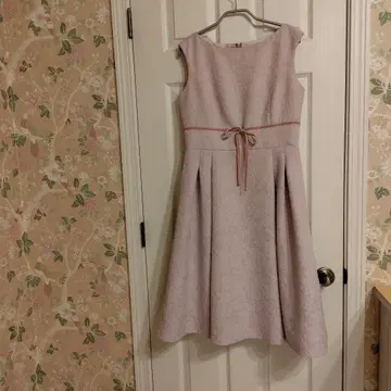 얇은 핑크 슬리브리스 A라인 원피스