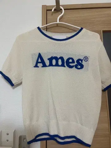 Ames 로고 반팔 티셔츠 크림색