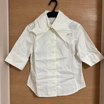 BPN 박쥐 옷깃 블라우스 블랙 피스나우