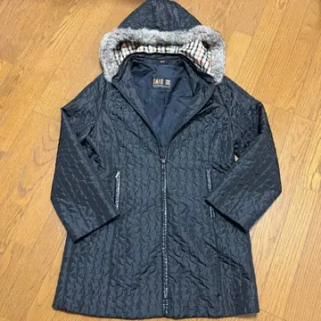 DAKS 블랙 퀼팅 코트