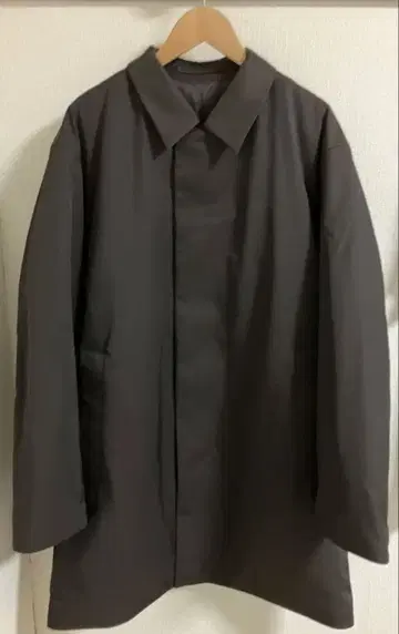 유니클로C 퍼프테크 하프 코트 L 사이즈 다크 브라운