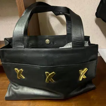 블랙 가죽 핸드백 골드 장식