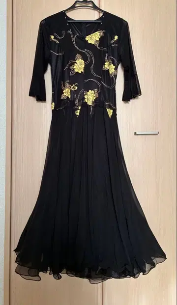 블랙 쉬폰 드레스 골드 무늬