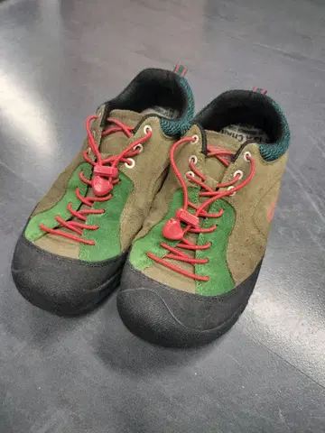 캐주얼 슈즈 그린과 브라운 스웨이드