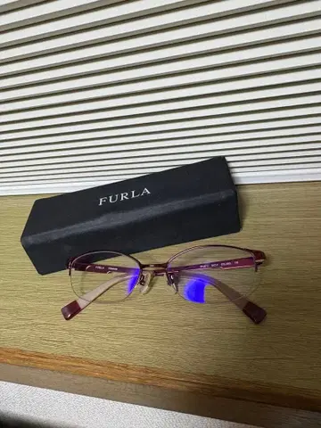 FURLA 안경 케이스 포함