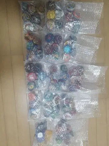 [ 가격 인하 협상 가능 ] 베이블레이드 버스트 본체 81개 + 런처