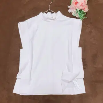 MOTF 새상품급 슬리브리스 상의 화이트 레이어드 오샤레 완판 하이넥