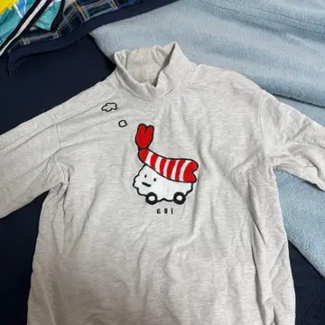 새우 캐릭터 자수 터틀넥 그라니프