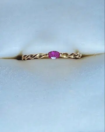 핑크 루비 18K 골드 트위스트 링