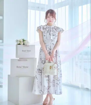 Rosemuse 로즈 프린트 플레어 드레스 화이트