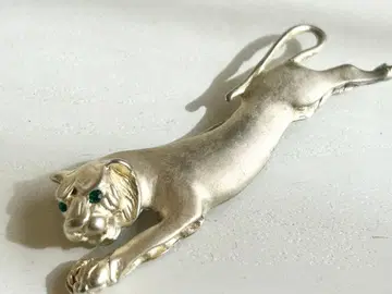 골동품 매트 실버 컬러 타이거 애니멀 그린 vintage 브로치